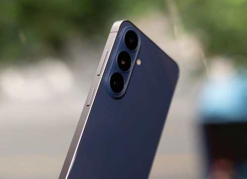 Điện thoại Samsung ra mắt trước thềm iPhone 18