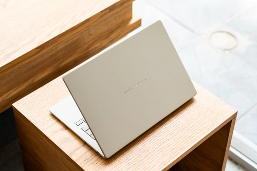 Những điều laptop mỏng nhẹ 990 g có thể làm được
