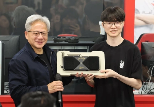 Tới Hàn Quốc, CEO Nvidia phải gặp Faker, trước cả chủ tịch LG, Hyundai