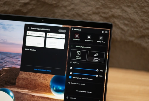 Windows 11 chưa hoàn toàn khai thác được khả năng của laptop hai màn hình.