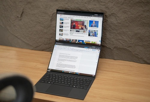 Thiết bị sở hữu cấu hình cao cấp trong nhóm ultrabook hiện tại với Core Ultra X9 và 32 GB RAM.