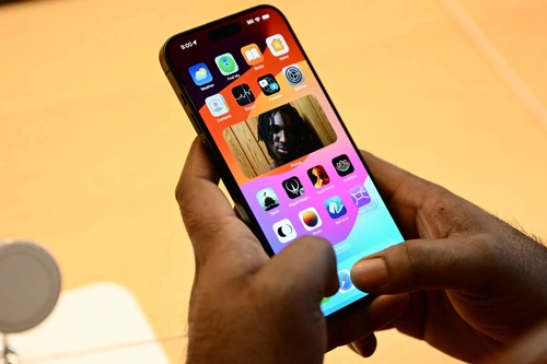 Apple có thể tăng giá iPhone 18 để bù đắp chi phí linh kiện. Ảnh: .
