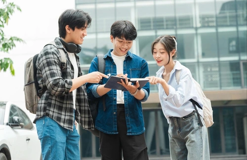 Tham khảo ý kiến mọi người trước khi “xuống tiền” là cách giúp sinh viên “mua đúng” ngay lần đầu tiên.