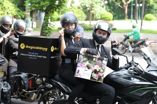 Sự kiện trở thành dịp để khách hàng lưu lại khoảnh khắc thú vị cùng dàn “nam thần” lái môtô.