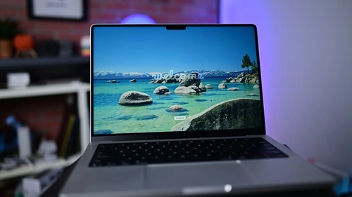 Khó khăn trong khâu sản xuất màn hình OLED cho MacBook Pro đã được khắc phục. Ảnh: .