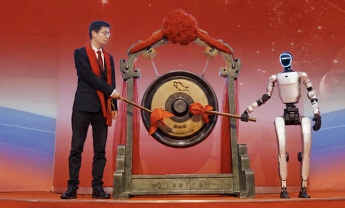CEO Wang Xingxing tại lễ niêm yết cổ phiếu trên sàn STAR Market. Ảnh: .