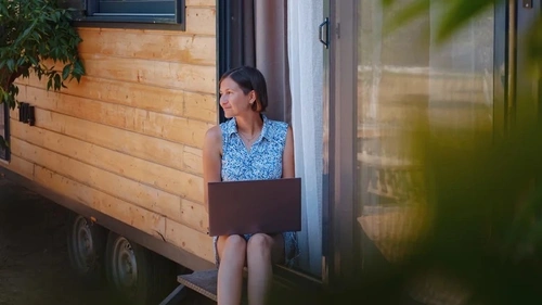 Giá laptop cao một phần do khả năng di động. Ảnh: